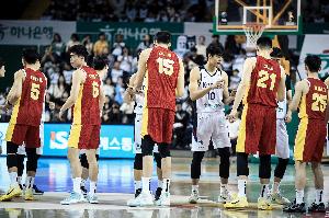 媒体人：中国男篮从头到尾没有胜机可循 CBA开赛他们能调整状态？