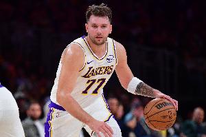 火力猛但失误多！东契奇半场17中10轰27分 但有6失误&正负值-20