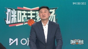 胡明轩有空位不出手？杜锋打趣：太久没跟周琦打球 得把球给琦哥