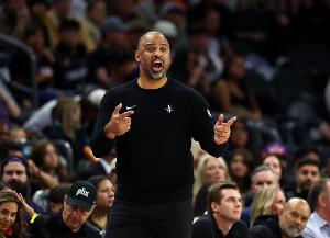 强度不够？乌度卡：每场都得打出强度 更别说昨天刚赢对手30分了