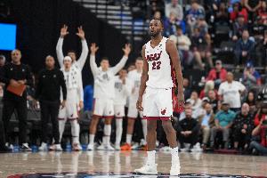 戴维恩·米切尔：维金斯是以身作则的领袖 攻防两端都极具统治力