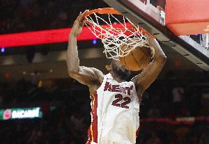 攻防俱佳！维金斯半场8中5拿到13分7板2帽 正负值+18