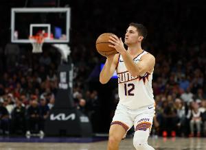 三分命中率42.9%！布克：吉莱斯皮夏天都在刻苦训练 大家看到成果