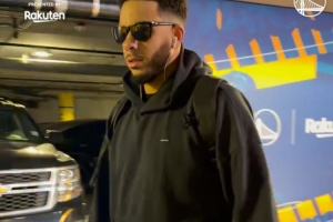 今日将上演勇士首秀！球队官推晒赛斯·库里进场照