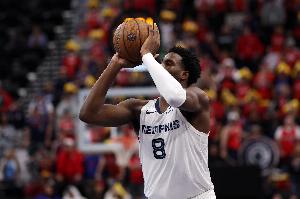 对攻大战！灰熊第三节39-34领先马刺 两队合计73分