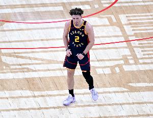 最后4分钟用波杰换下斯潘塞！科尔：曾考虑让斯潘塞打到最后