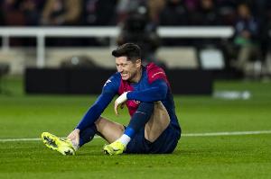 该换个人罚了？单赛季在西甲2次罚丢点球，莱万是巴萨队史首人