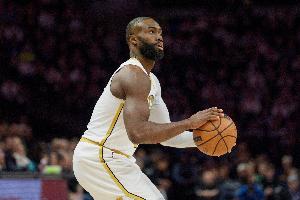 太猛了！杰伦·布朗24中16狂轰42分4板4助1断 次节18分