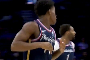 大胆投！探花秀埃奇库姆加长三分自信出手 空心命中！