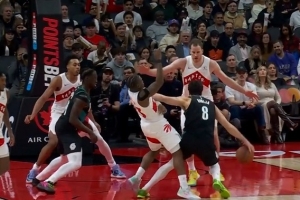 阿夫迪亚行进间推翻谢德被吹进攻犯规 开拓者再次挑战但失败