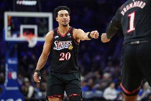 真能赢分！麦凯恩11中6得14分3板5助 出战25分钟正负值+37