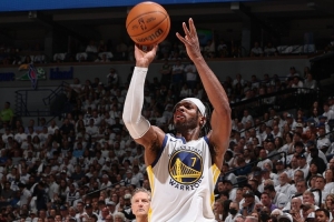 只能靠你多出手了！希尔德上半场9投2中&三分7中2 拿到9分