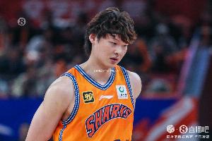 予取予求！王哲林半场10分钟5中5拿到13分6板 正负值+15