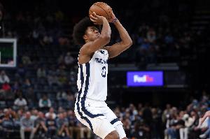 火热手感！韦尔斯首节出战8分钟 5中4&三分2中2贡献11分