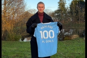 史上最快英超百球！哈兰德晒英超百球曼城纪念球衣