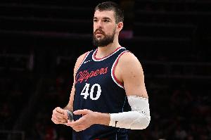 这么离谱！祖巴茨转身大勾手直接不着边际三不沾