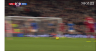 差之毫厘！索博斯洛伊远射被扑，不到一分钟后麦卡头球又中柱弹出