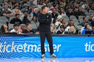 米奇：我们需要每个人每1分钟都全力以赴 这是一场很棒的团队胜利