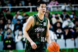 郭昊文谈改打1号位：面对大多数同位置外援比较困难 着重串联球队