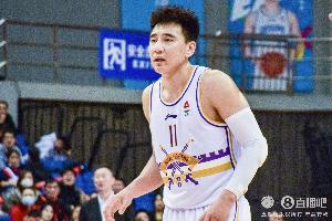 弹无虚发！金鑫半场16分钟 4中4&三分3中3拿到11分3板