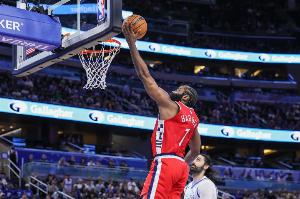 扛起进攻！哈登半场15中6拿到最高15分外加3板4助3断 正负值+21