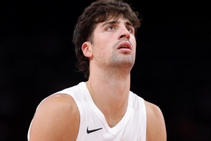 罚球10中10！阿夫迪亚上半场出战16分钟 砍下17分4板2助