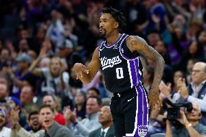 带不动！蒙克19中10拿到25分5助 三分8中5