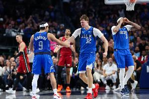 弗拉格谈内姆哈德：我们几个新秀建立默契 在场上不是孤单一人