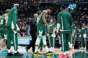 东部第10！字母哥开场3分钟伤退 这会是他在雄鹿生涯最后一战吗？