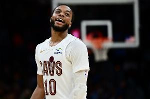 冲动是魔鬼！卡马拉突破被加兰刀球犯规 后者不到7分钟3犯了