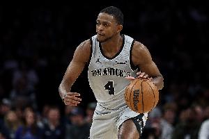 找回状态！福克斯过去5场场均27.4分3.6板6.6助1.6断 命中率46.9%