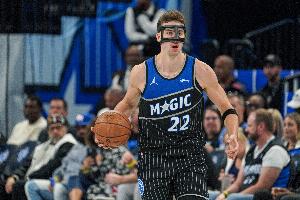 还没结束！小瓦格纳造成巴恩斯三分犯规 三罚全进追平比分