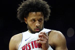 差的有点多！康宁汉姆绝平三分 投出三不沾直接出界