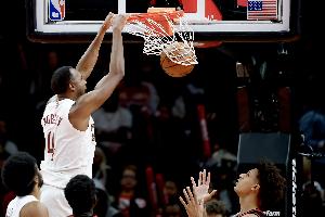 石破天惊！莫布里接球顺下 起飞滑翔双手暴力灌筐