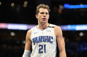 莫斯利：大瓦格纳现在精神状态很好 他总能为球队带来能量