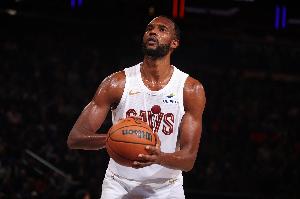 打出心得了？小莫布里内线接球 撤步迎着克林根后仰中投再进！