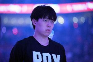 游刃有余！杨瀚森三节出战21分钟 11中7&两记三分拿下17分6板3助