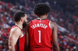 范弗里特：阿门打控卫处理得很好 他一场比一场更适应了