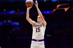 这表现5000万都不多！里夫斯单节22分&全场21中13+15罚轰44分11助