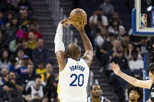 面对旧主！霍福德开场外线命中三分球