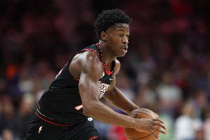 挺高效的！埃奇库姆半场4中3&三分3中2拿到8分 另有3板1助1断