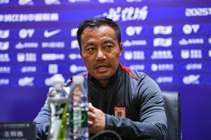 直播吧：43岁球队名宿阎峰将任亚泰主帅，球队争取第一批完成准入