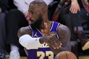 连续得分上双历史前5：詹姆斯1297次最多 杜兰特562次第5