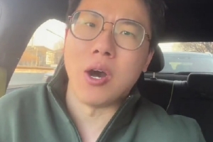 解说：瀚森在发展联盟体能变化不错 但是我们对他还得提高要求