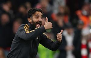 阿莫林称赞曼联定位球教练：我如果是罗布森，他就是我的穆里尼奥