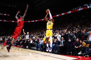 里夫斯：八村说他知道球会传给他 命中首个绝杀球他觉得非常酷