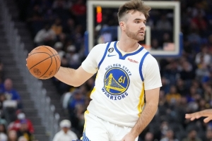 首发火力不足！勇士全队共有5人得分上双 其中4名是替补