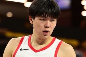 20分7板7助！韩乔生：杨瀚森游刃有余攻防两端皆有发挥 慢慢练吧