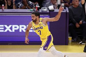 拼到6犯离场！文森特积极补防 8中2拿到5分2板4助1断1帽