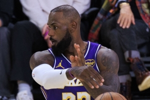 美记：连续得分上双纪录这样终结 是詹姆斯篮球哲学的最佳诠释